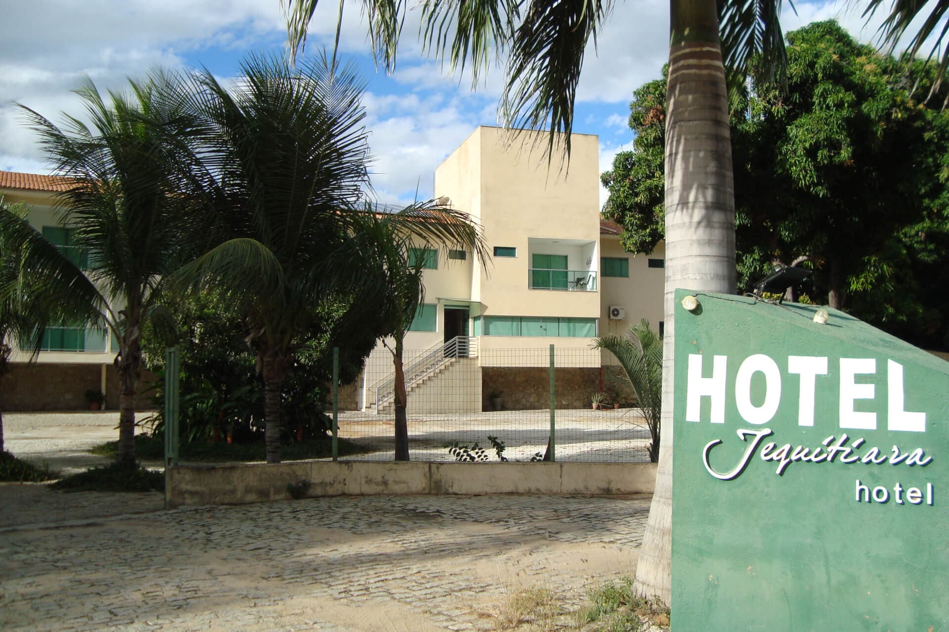Entrada do Acesso a Rod. 367 do Jequitiara Hotel em Itaobim MG