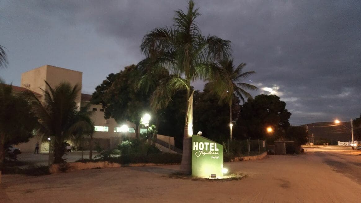 Entrada do Acesso a Rod. 367 do Jequitiara Hotel em Itaobim MG