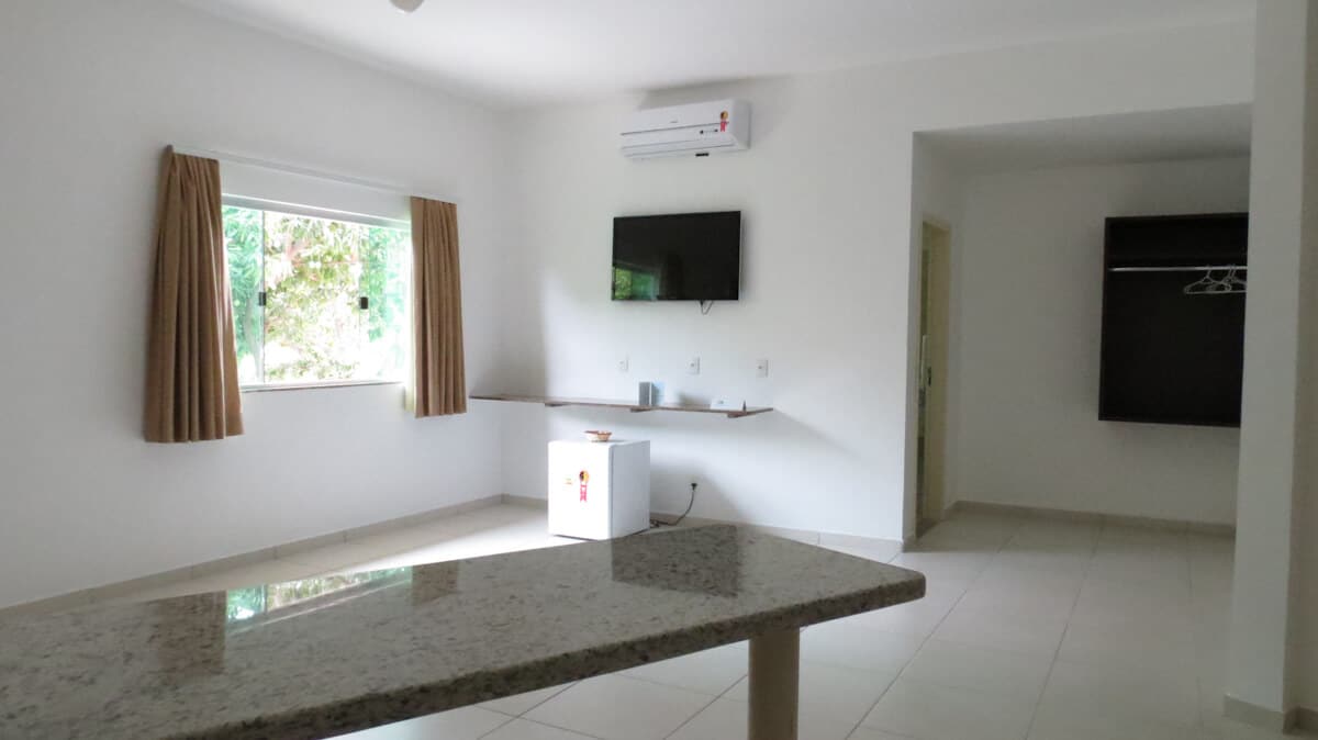 Cama de Casal da Suíte Empresarial no Jequitiara Hotel em Itaobim MG